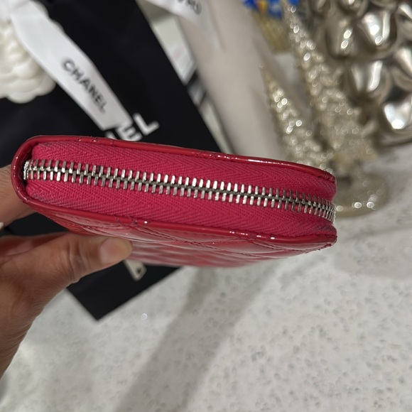 🩷CHANEL Patent Quilted Double Stitched Zip Around Wallet - Picture 11 of 17